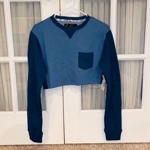Soft cropped sweatshirt w picked in navy and blue